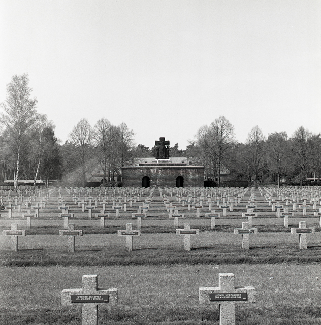 Duitse militaire begraafplaats-221